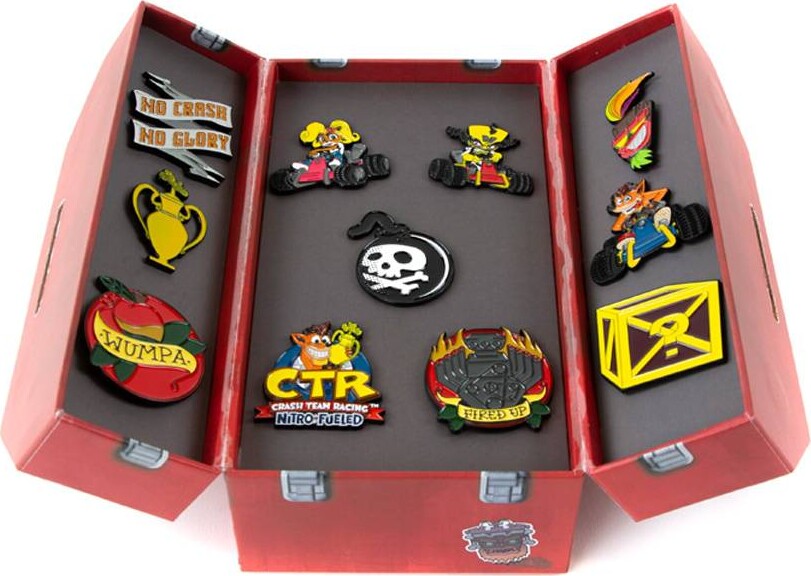Crash Bandicoot Team Racing Værktøjskasse Med Badges