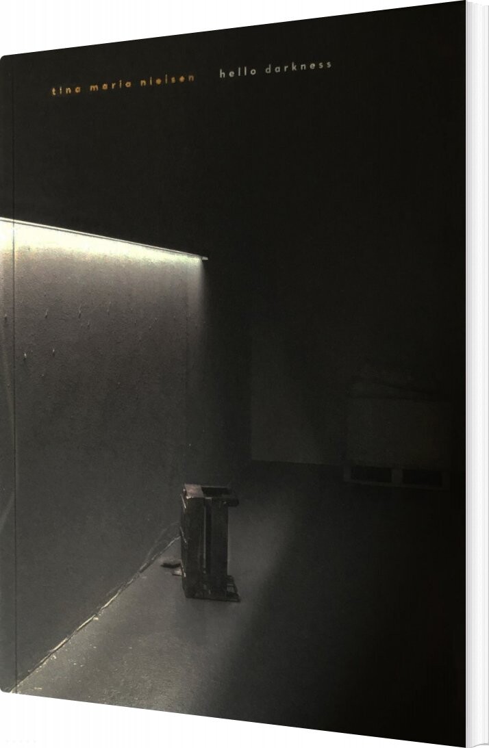 Hello Darkness   Tina Maria Nielsen   Bog