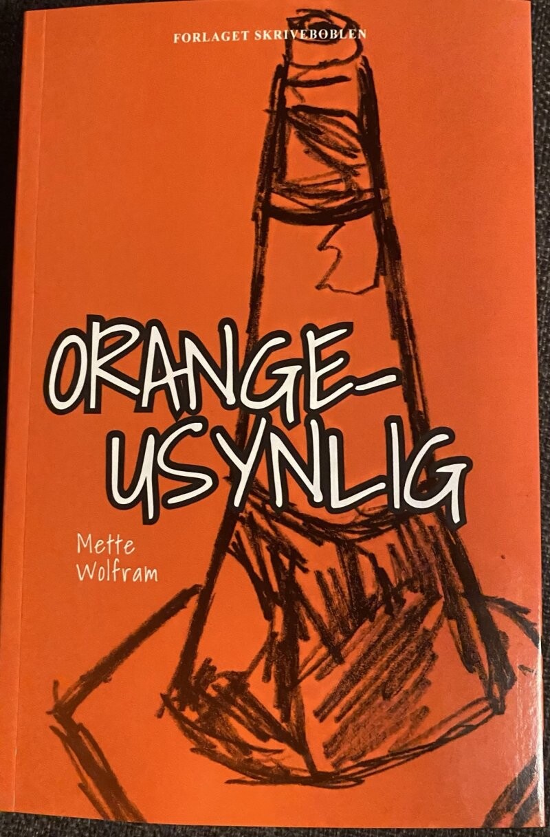 Orangeusynlig   Mette Wolfram   Bog